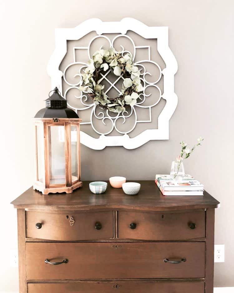 Dresser for storing blankets.