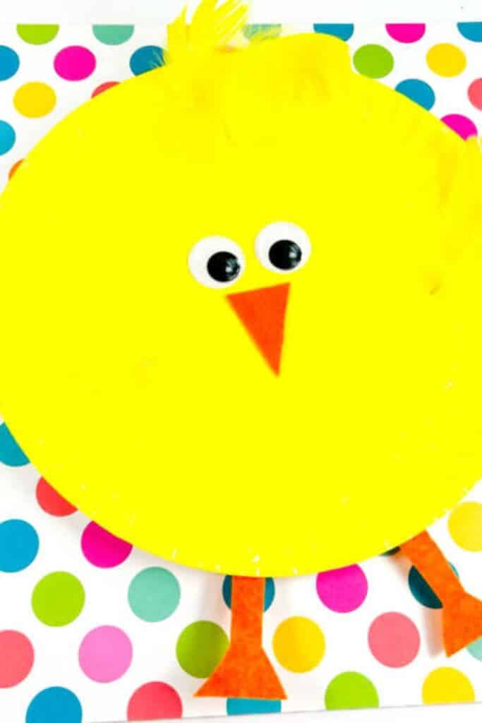 A paper plate crafted to look like a chick.