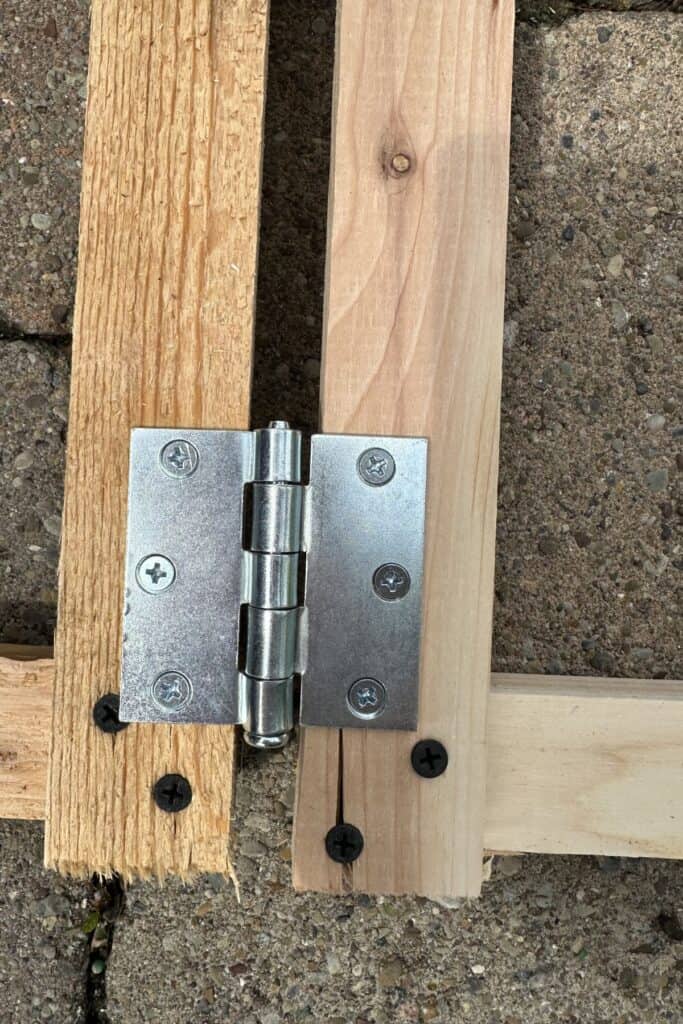 A close up of how I installed the hinges on one end of the frame.